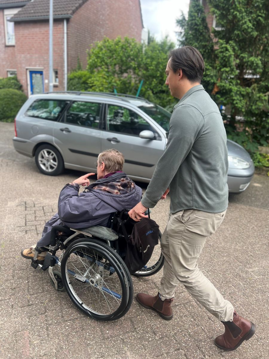 Henny en Timo Handjehelpen